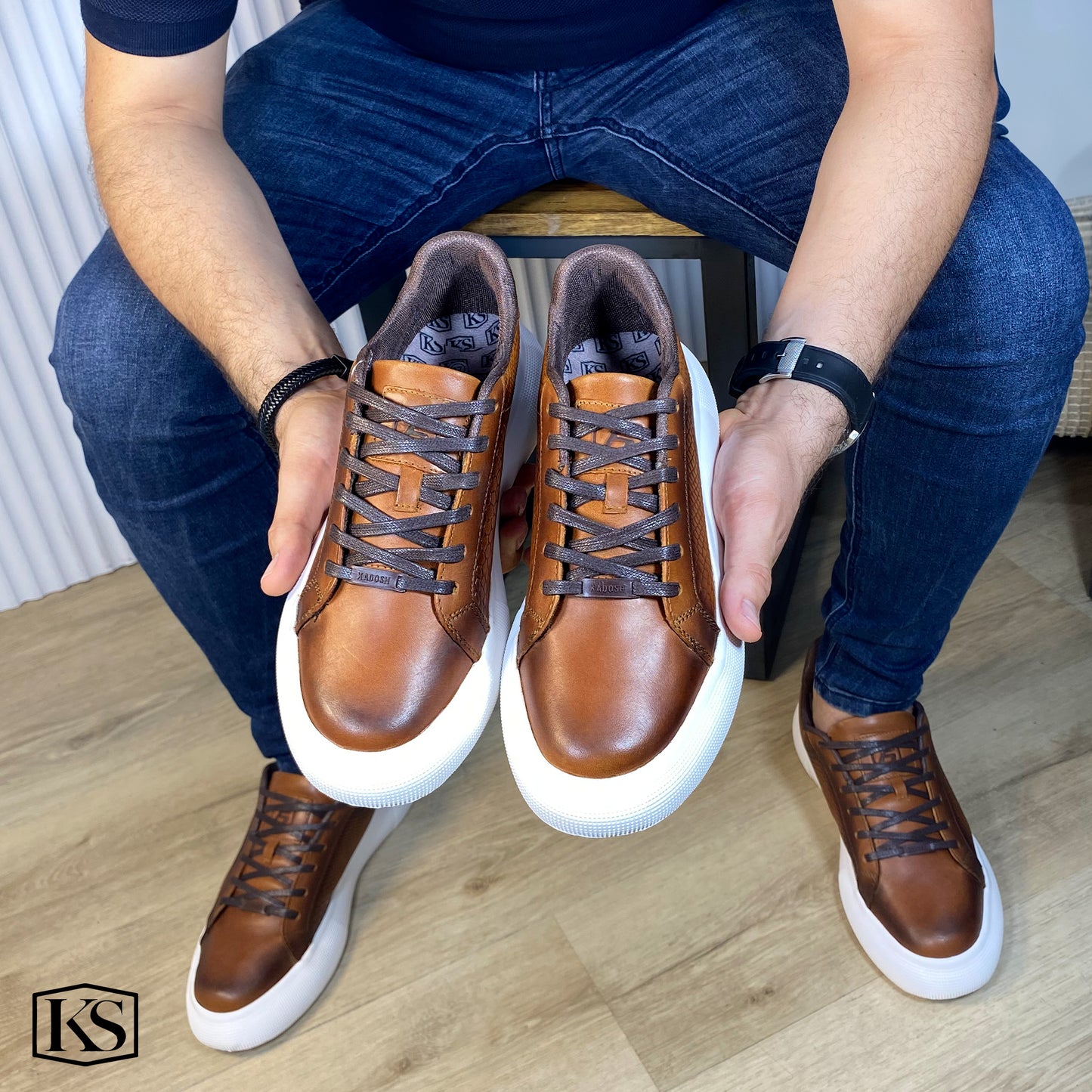 TENIS CABERNET CUERO GRABADO MIEL- ENVÍO GRATIS