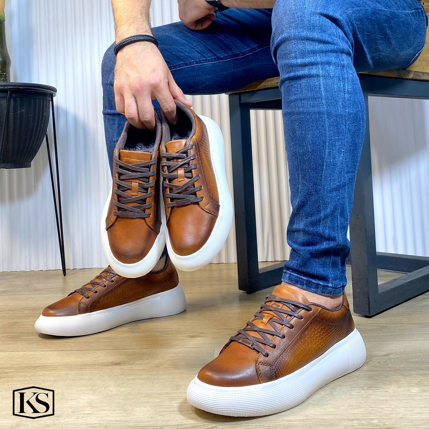 TENIS CABERNET CUERO GRABADO MIEL- ENVÍO GRATIS