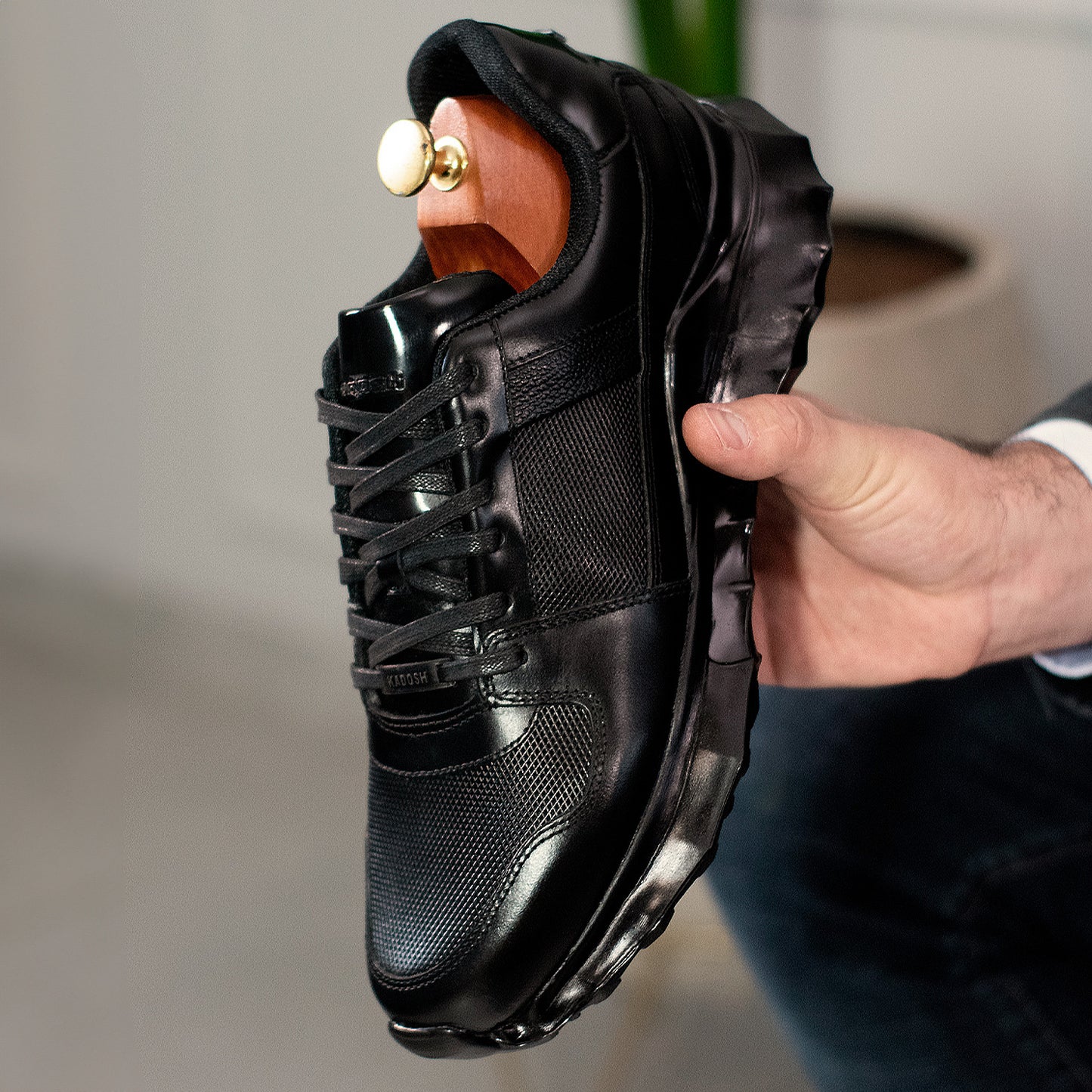 TENIS MOSCÚ CUERO NEGRO - ENVÍO GRATIS