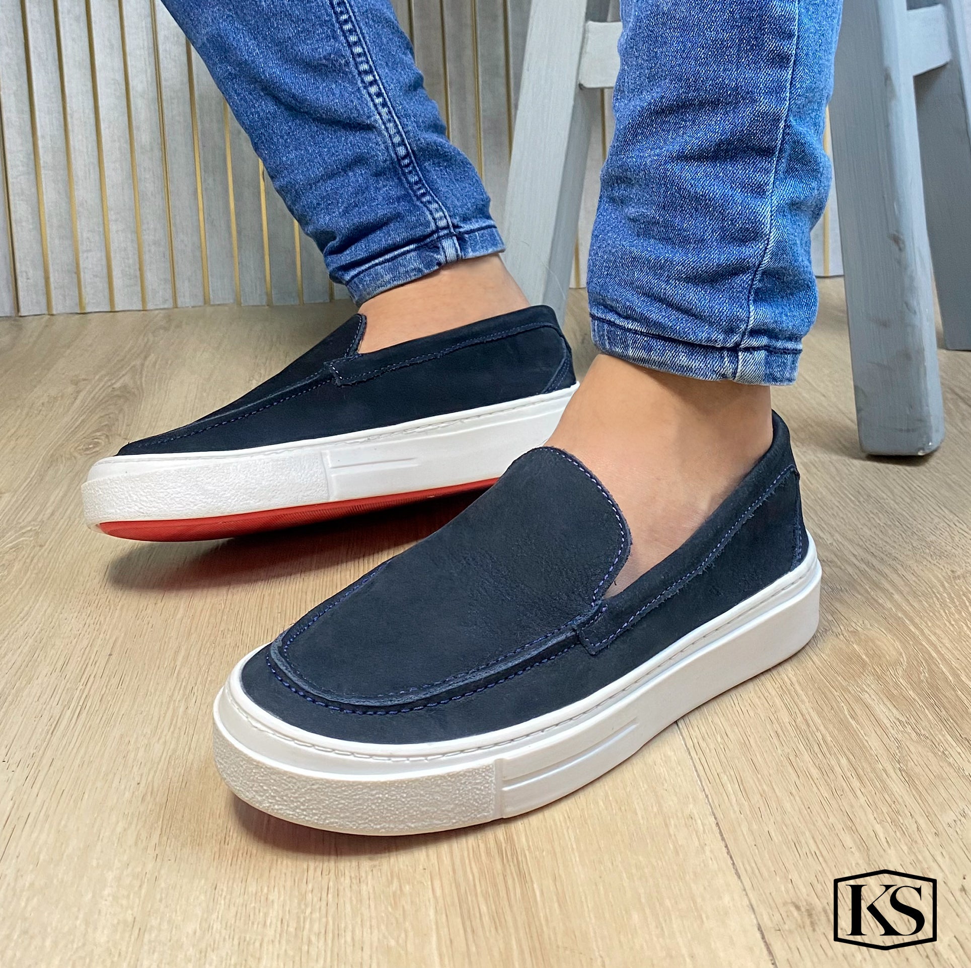 Últimas tallas -TENIS BERLÍN CUERO GAMUZA AZUL - ENVÍO GRATIS