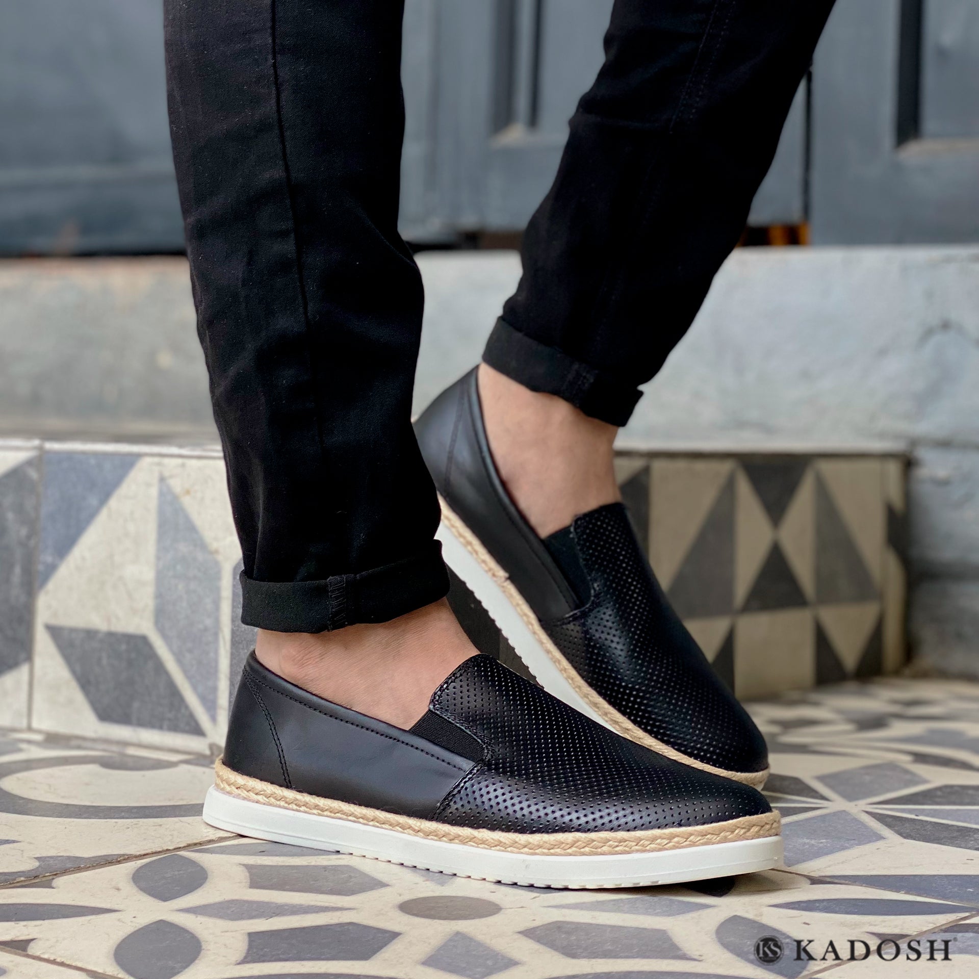 Últimas tallas - TENIS ESPADRILLA CUERO NEGRO