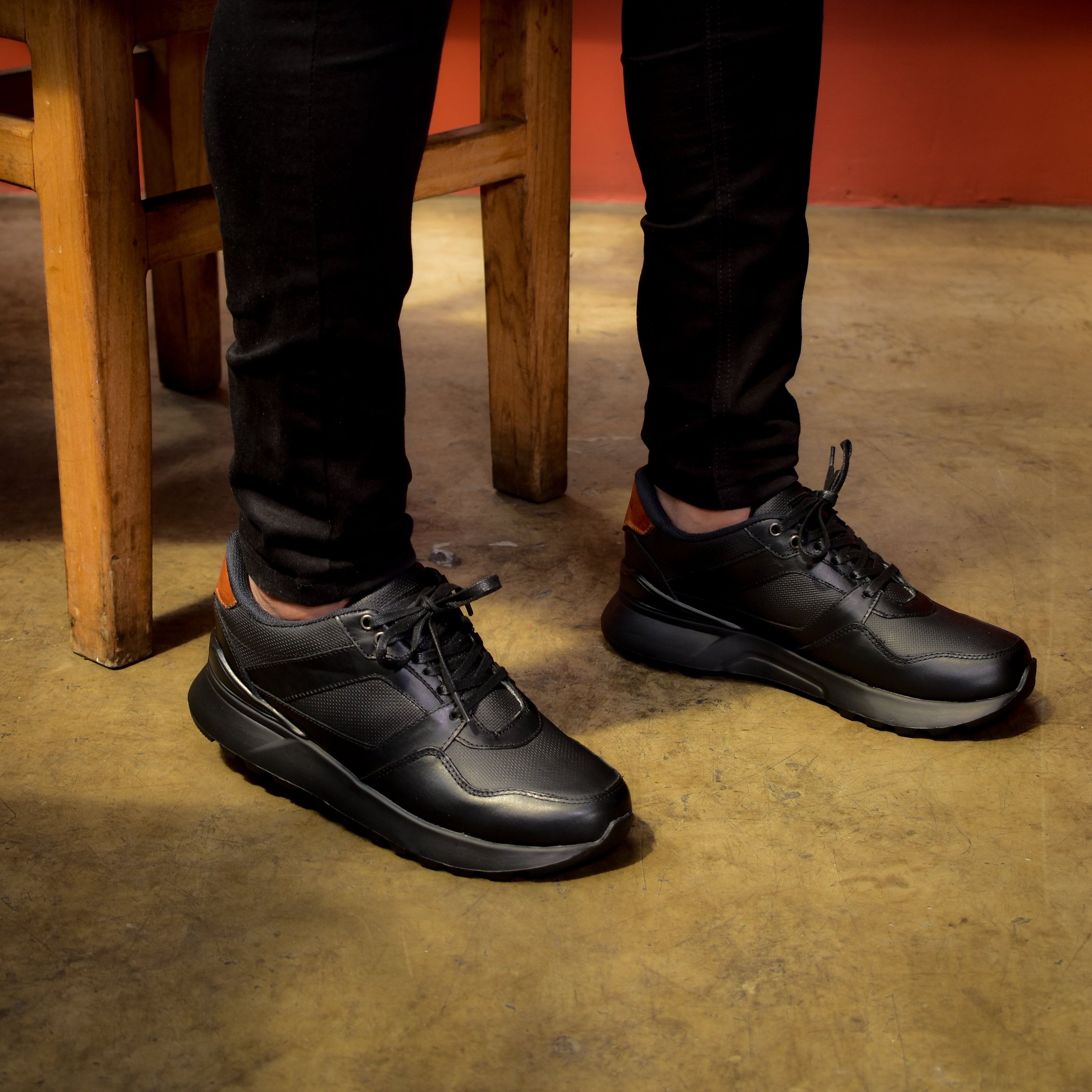 Últimas tallas - TENIS BOSTON CUERO NEGRO