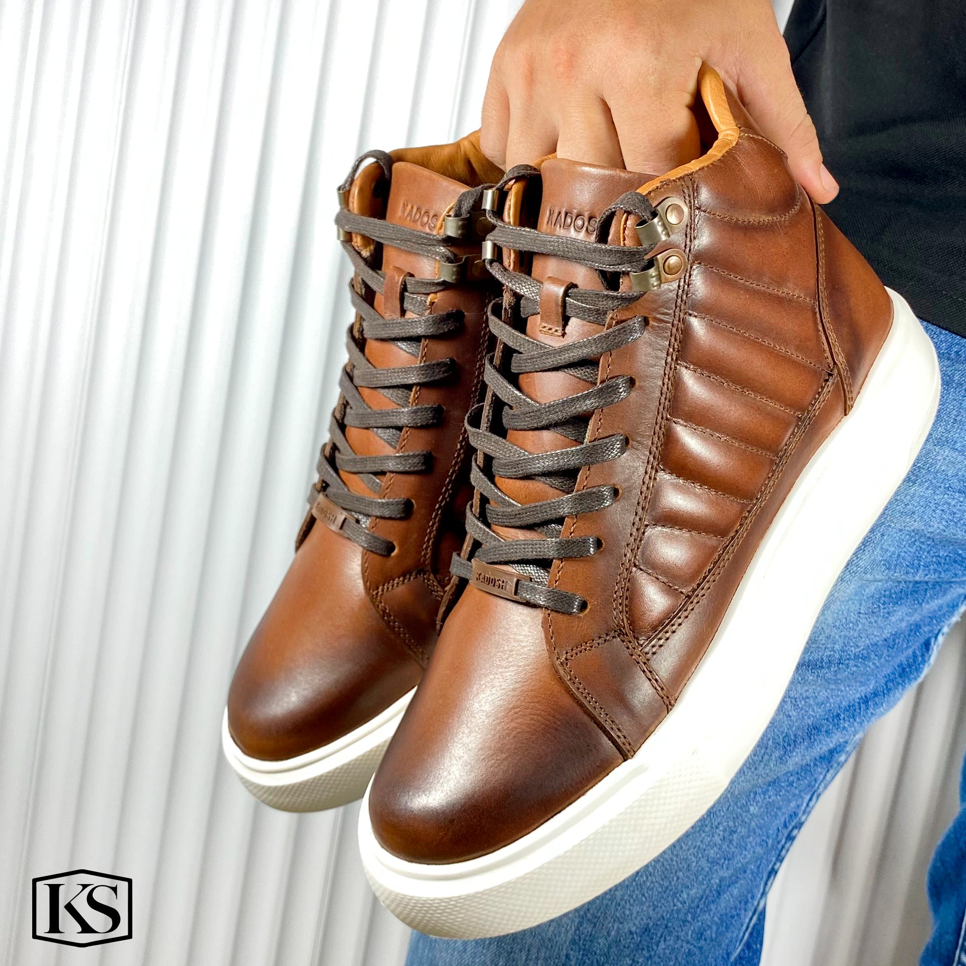 Últimas tallas - TENIS BOTA CUERO CAFÉ