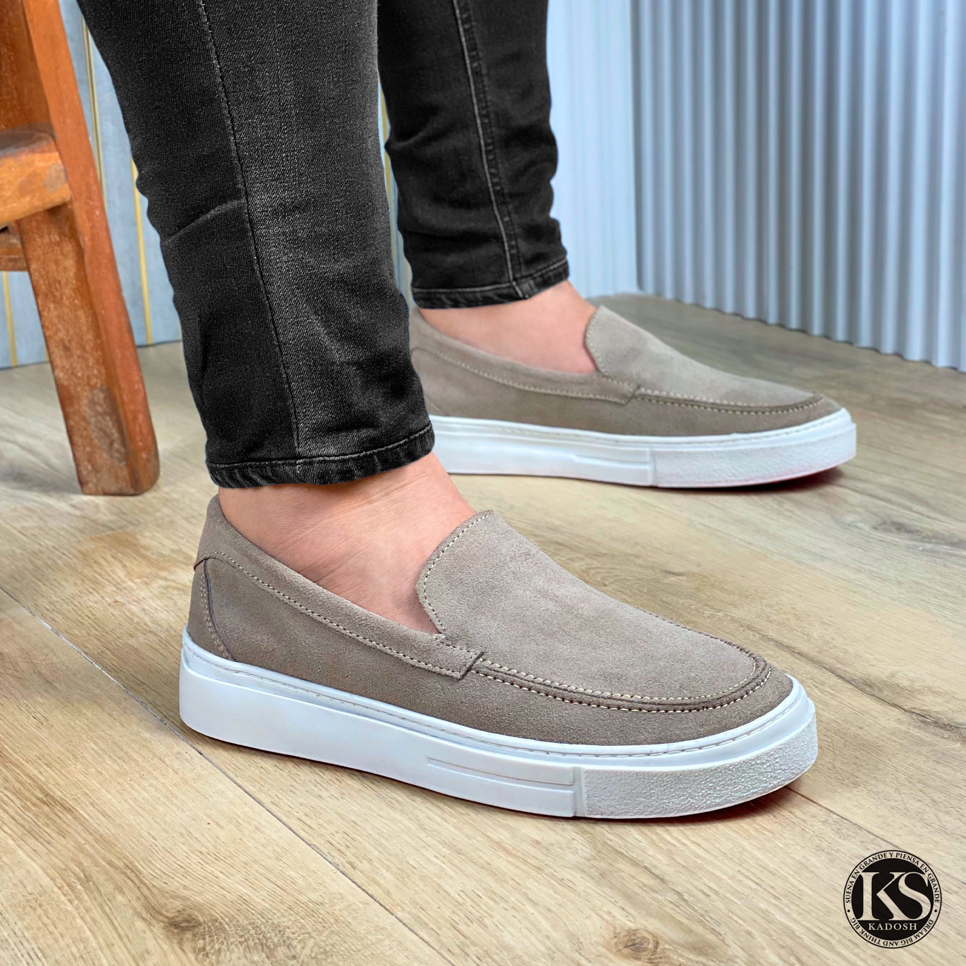 últimas tallas-TENIS BERLÍN CUERO GAMUZA TAUPE ENVIO GRATIS