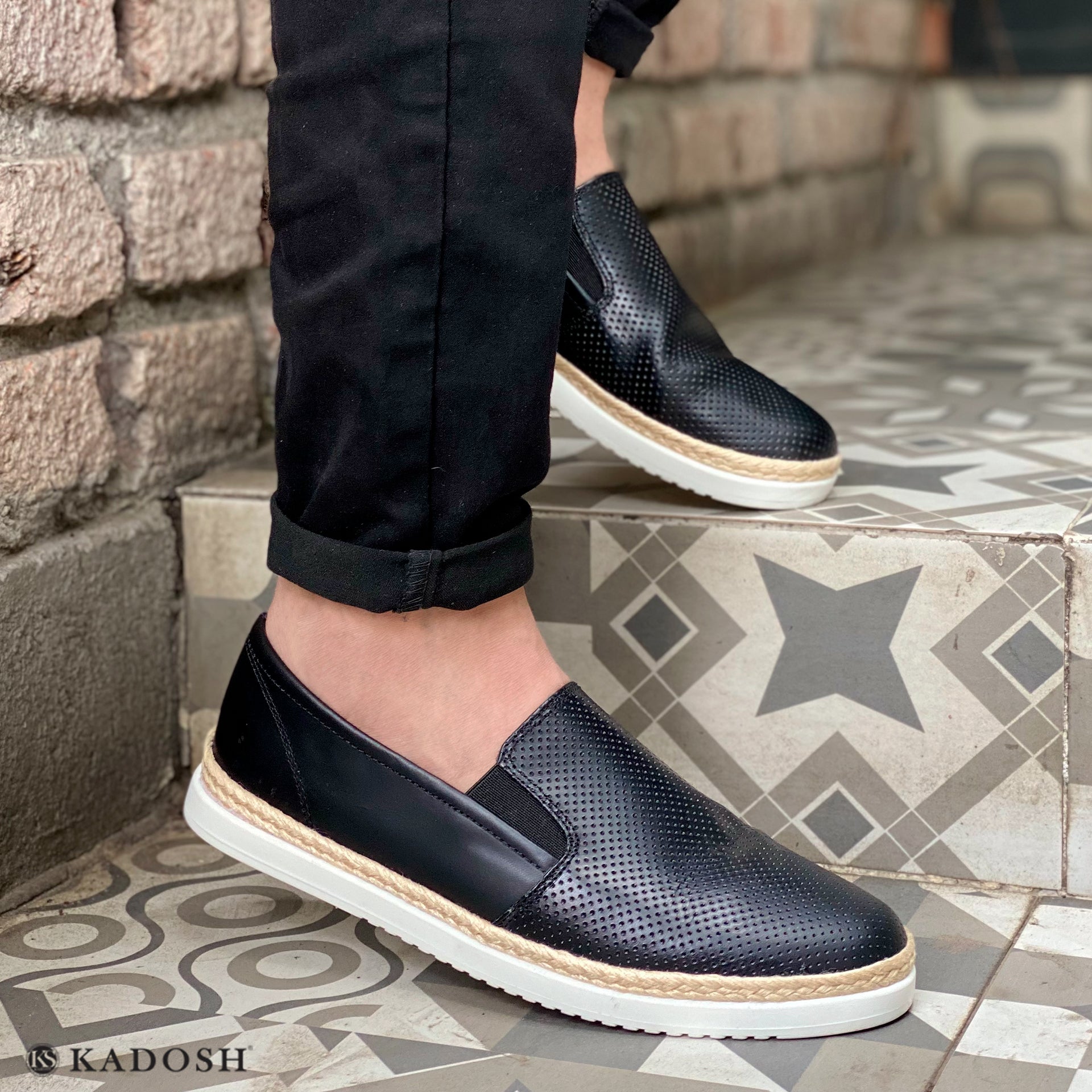 Últimas tallas - TENIS ESPADRILLA CUERO NEGRO
