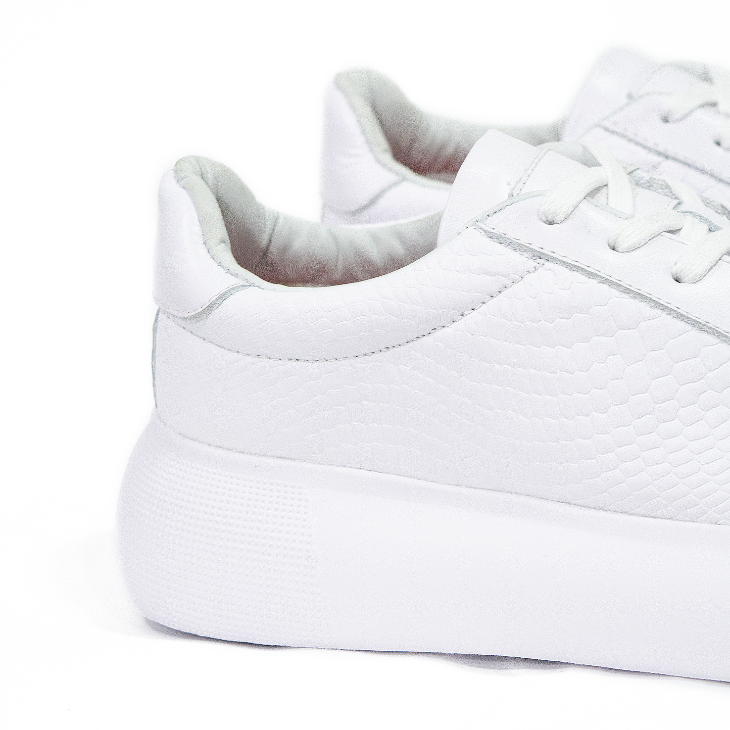 TENIS CABERNET CUERO GRABADO BLANCO - ENVÍO GRATIS