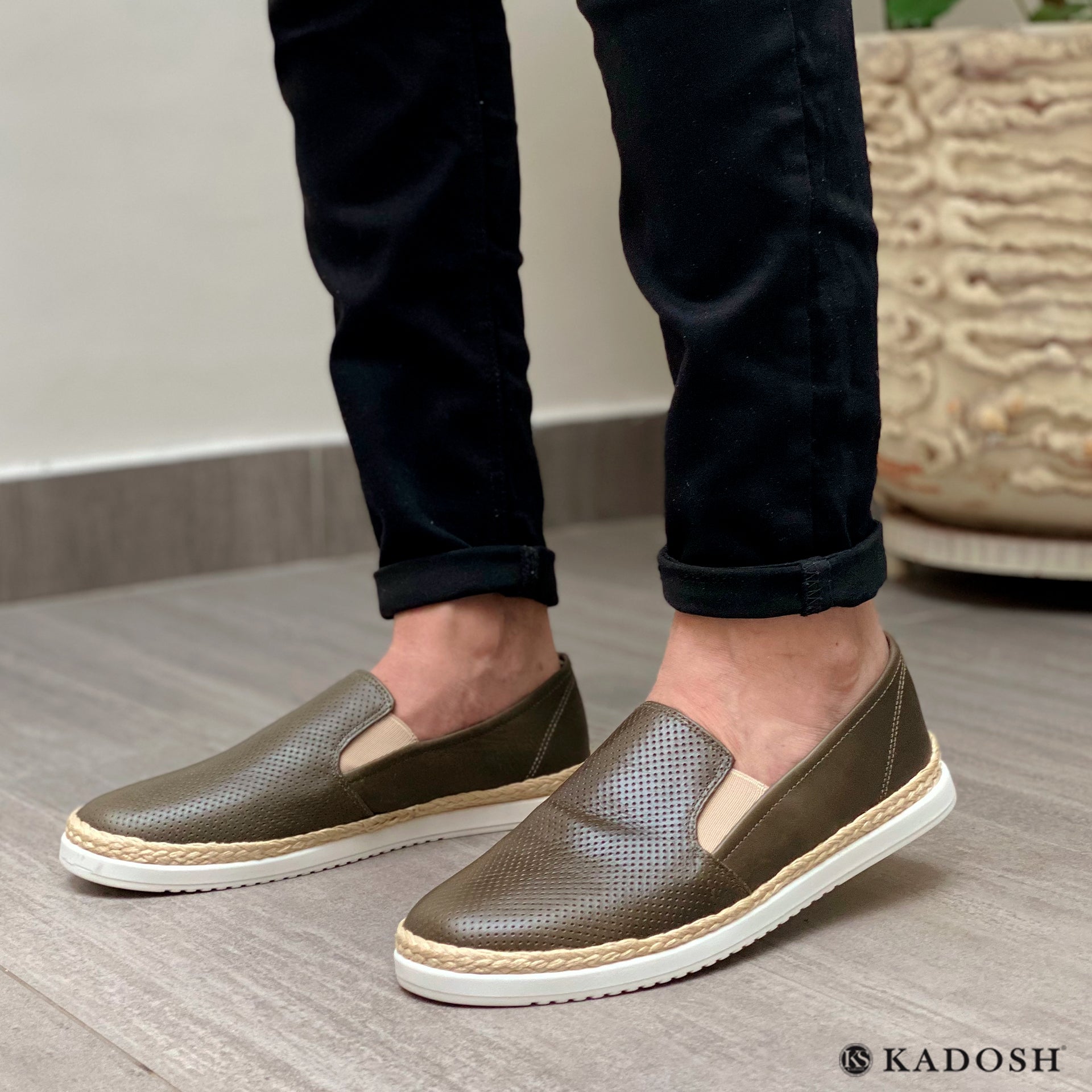 Últimas tallas - TENIS ESPADRILLA CUERO VERDE OSCURO