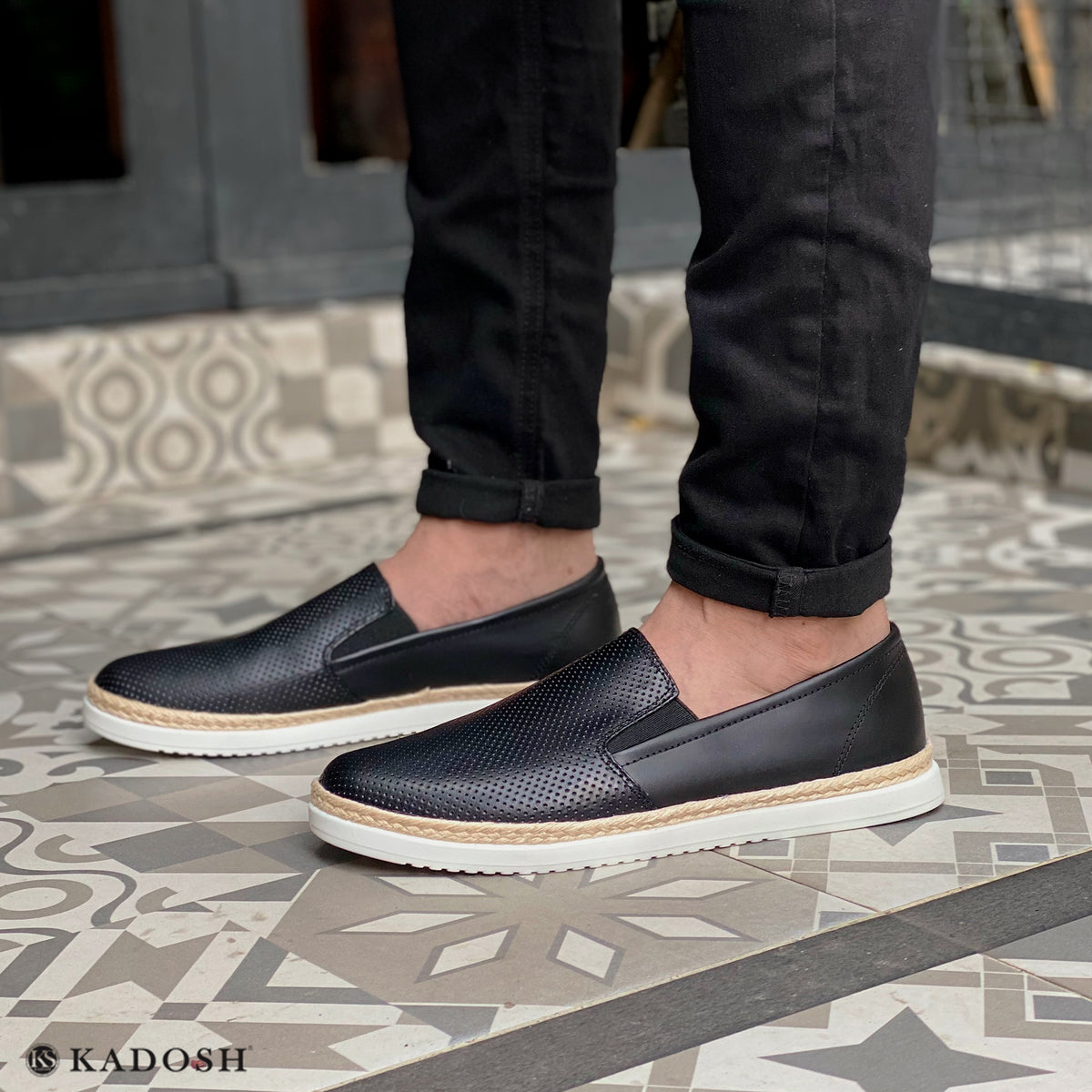 Últimas tallas - TENIS ESPADRILLA CUERO NEGRO