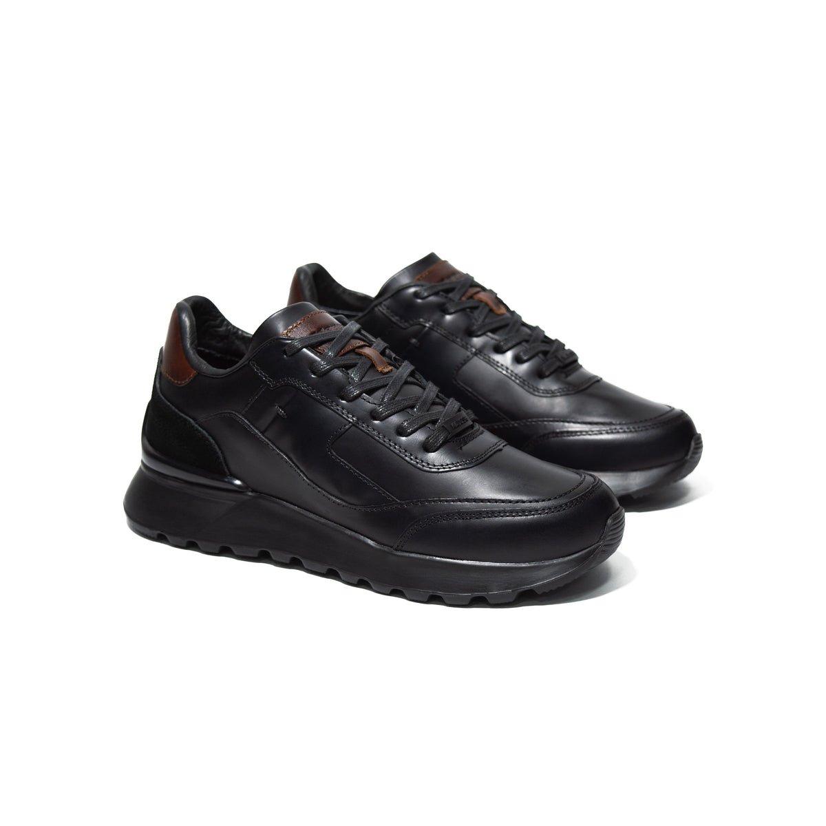 Últimas tallas -TENIS ESTOCOLMO CUERO NEGRO