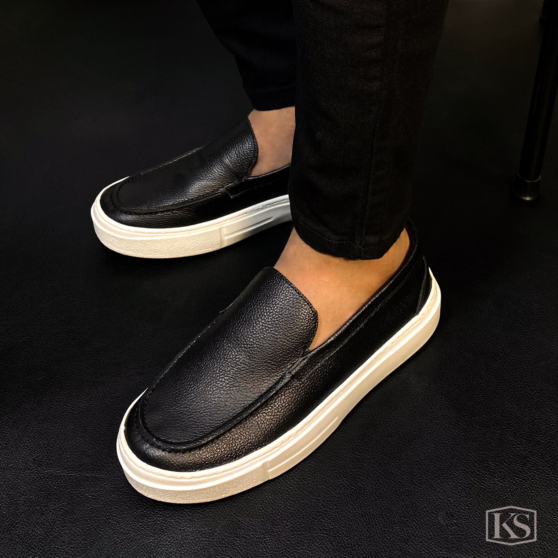 Últimas tallas -TENIS BERLÍN CUERO NEGRO -ENVÍO GRATIS