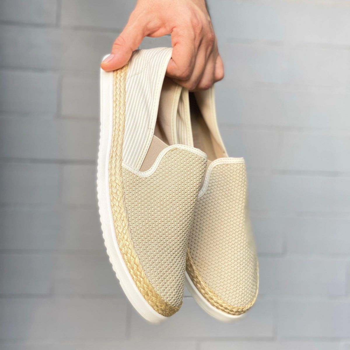 Últimas tallas - TENIS ESPADRILLA RAYAS BEIGE