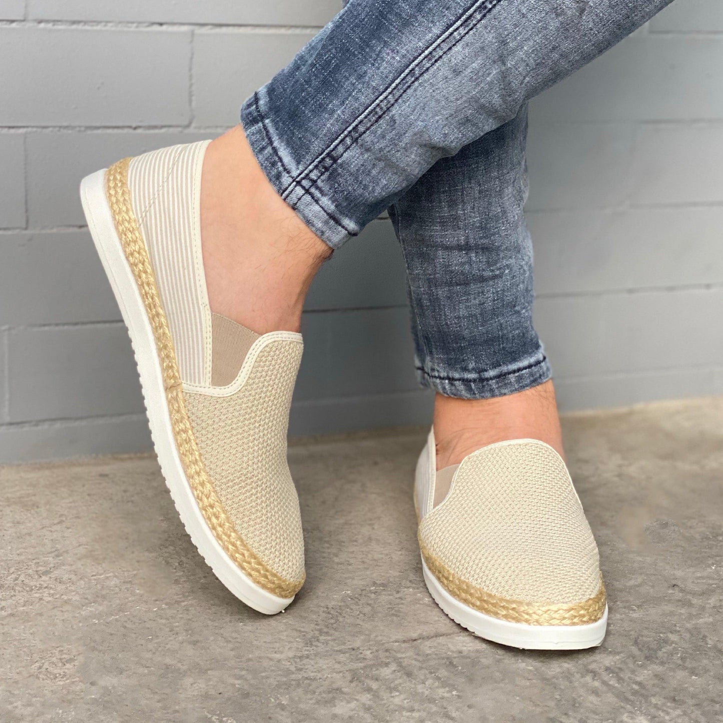 Últimas tallas - TENIS ESPADRILLA RAYAS BEIGE - ENVÍO GRATIS