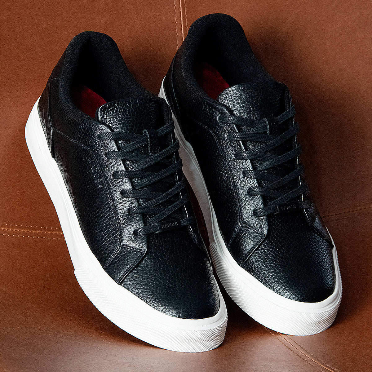 Últimas tallas  -  TENIS LISBOA CUERO NEGRO