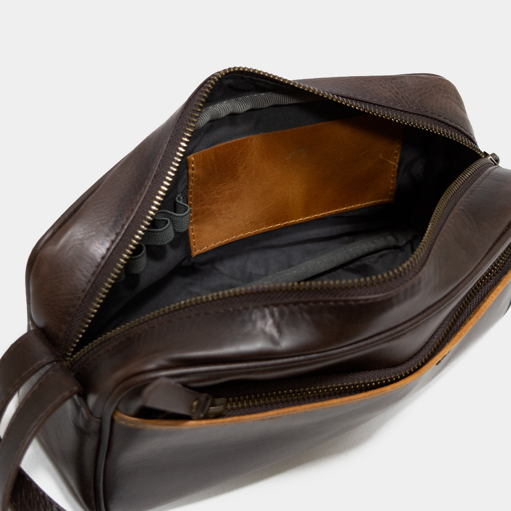 ORGANIZADOR DE VIAJE CUERO CAFÉ
