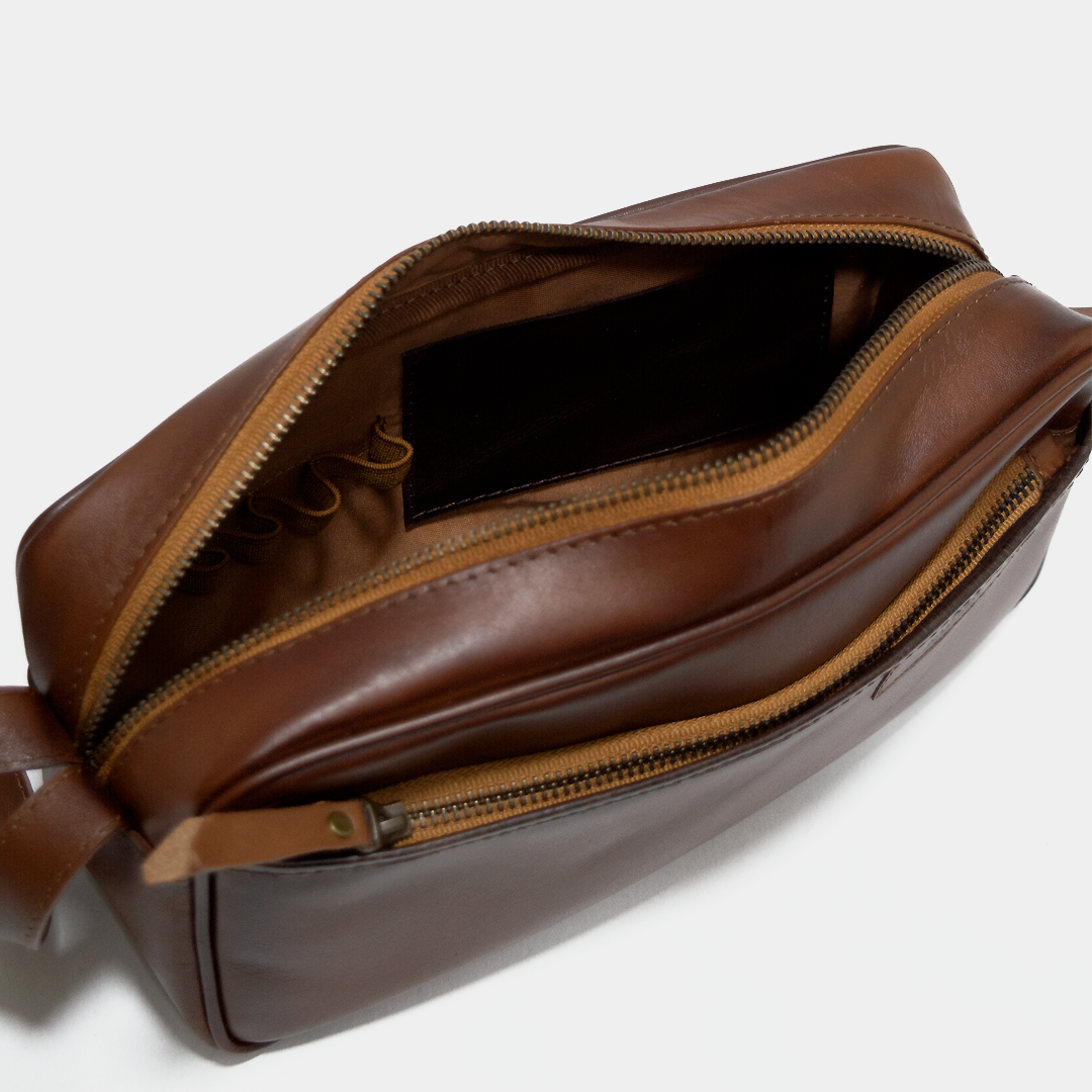 ORGANIZADOR DE VIAJE CUERO COÑAC