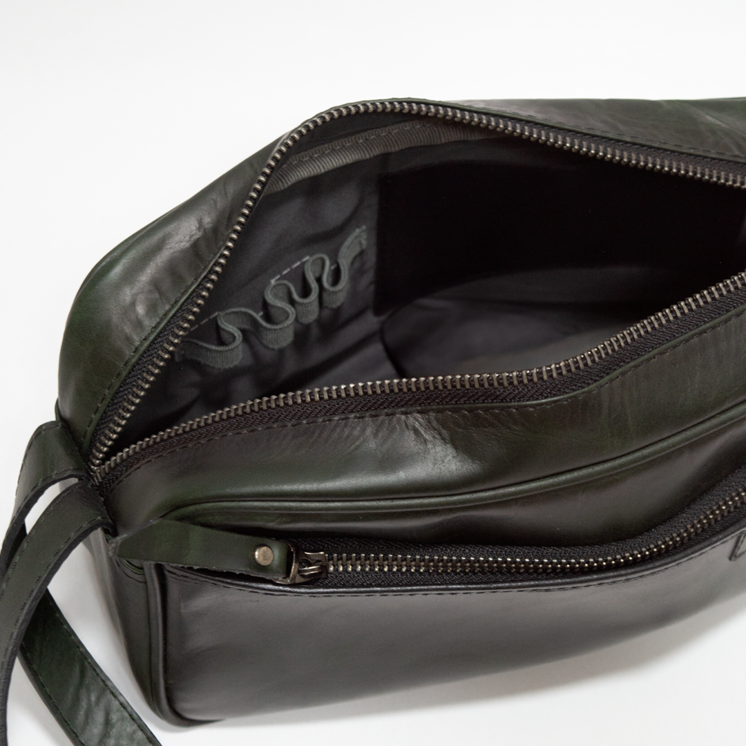 ORGANIZADOR DE VIAJE CUERO VERDE