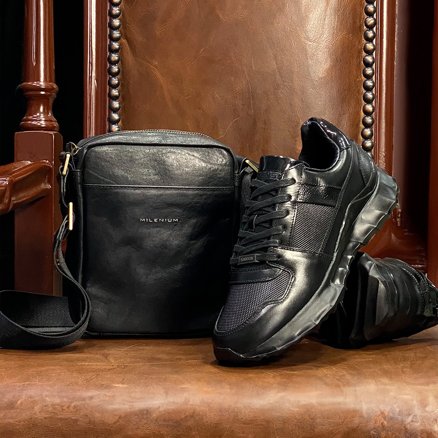 KIT MOSCU ZAPATOS + MANOS LIBRES CUERO NEGRO - ENVÍO GRATIS
