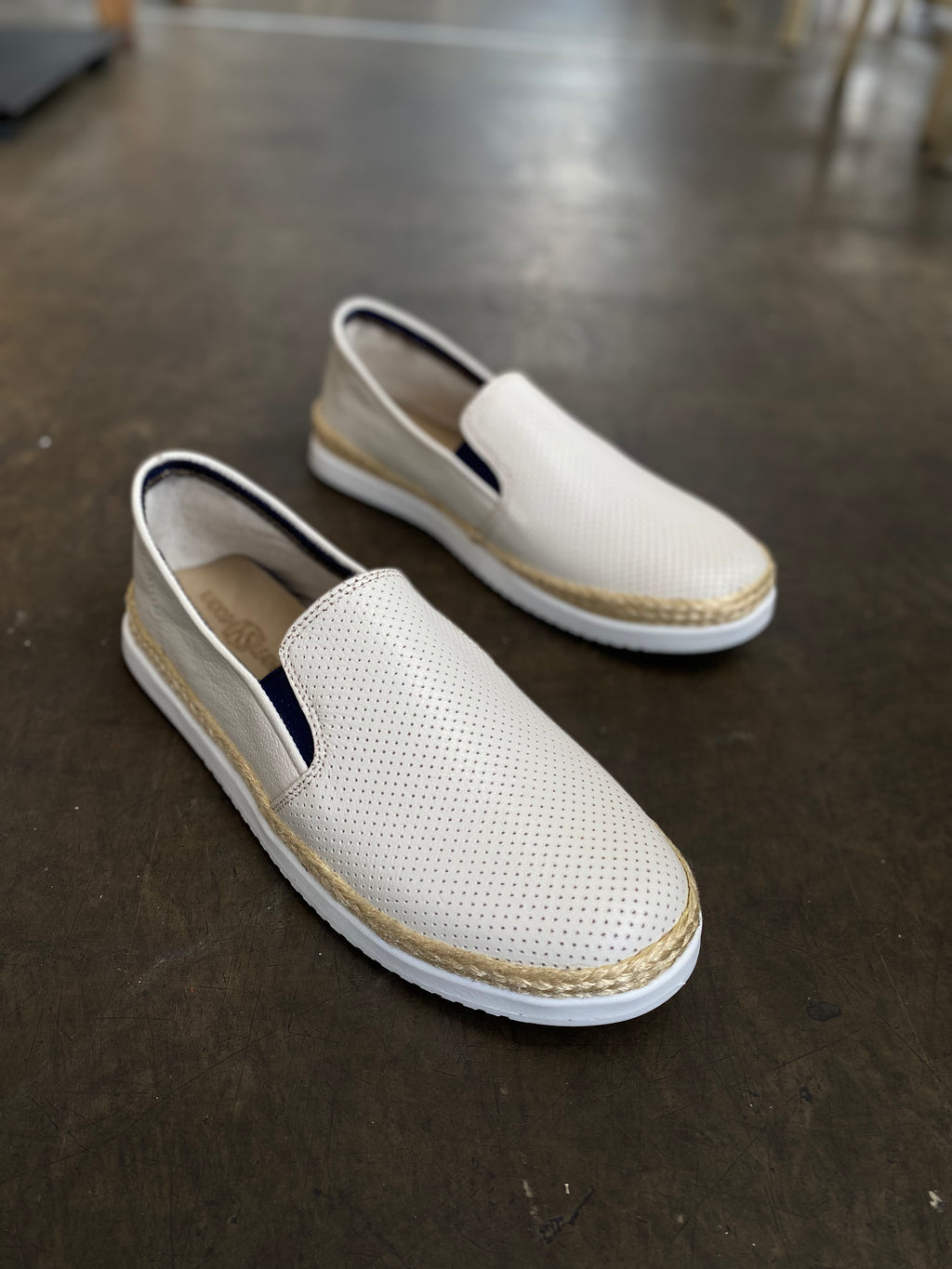 Últimas tallas - TENIS ESPADRILLA CUERO BEIGE